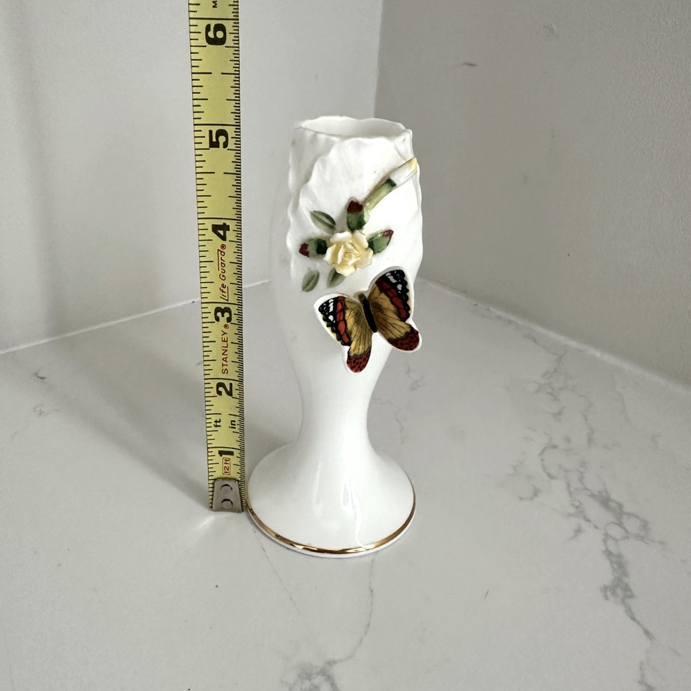 Vintage 1979 Maruri Masterpiece Bone China, bud vase.